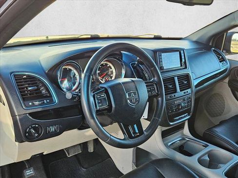 Used 2016 Dodge Grand Caravan SXT image 10