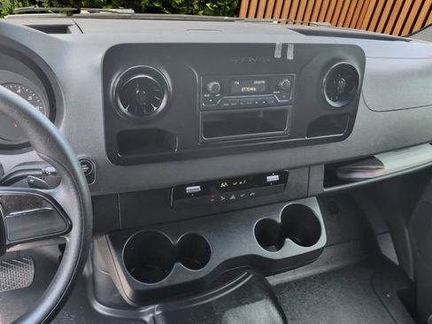 Used 2019 Mercedes-Benz Sprinter 2500 image 17