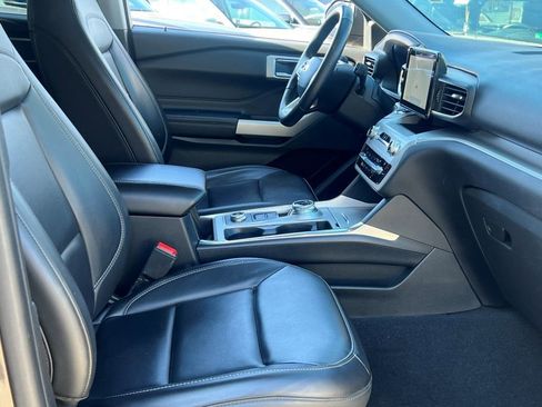 Used 2021 Ford Explorer XLT w/ Equipment Group 202A AWD/4WD image 21