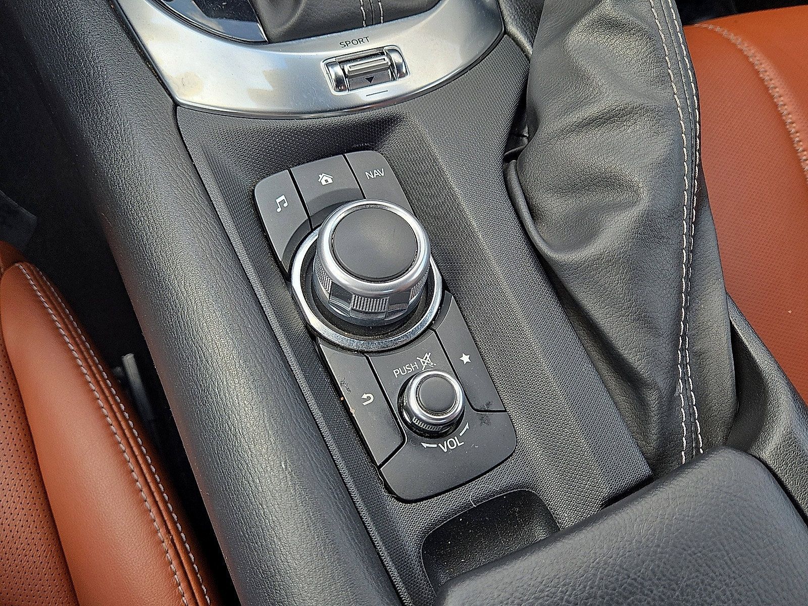 Used 2023 MAZDA MX-5 Miata Grand Touring RWD image 32