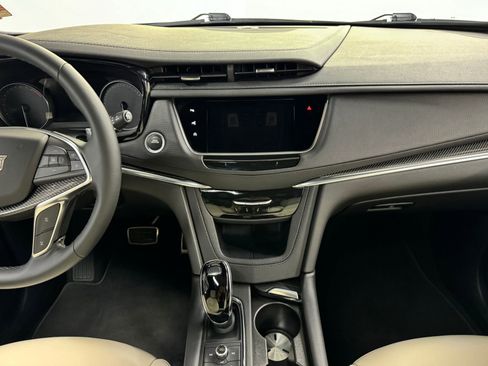 Used 2025 Cadillac XT5 Sportv w/ Technology Package image 18