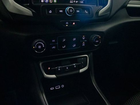 Used 2024 GMC Terrain SLE image 31