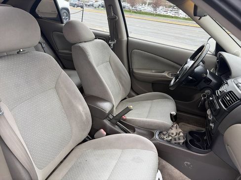 Used 2002 Nissan Sentra SE-R image 12
