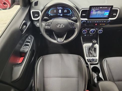 Used 2025 Hyundai Venue Limited FWD image 16