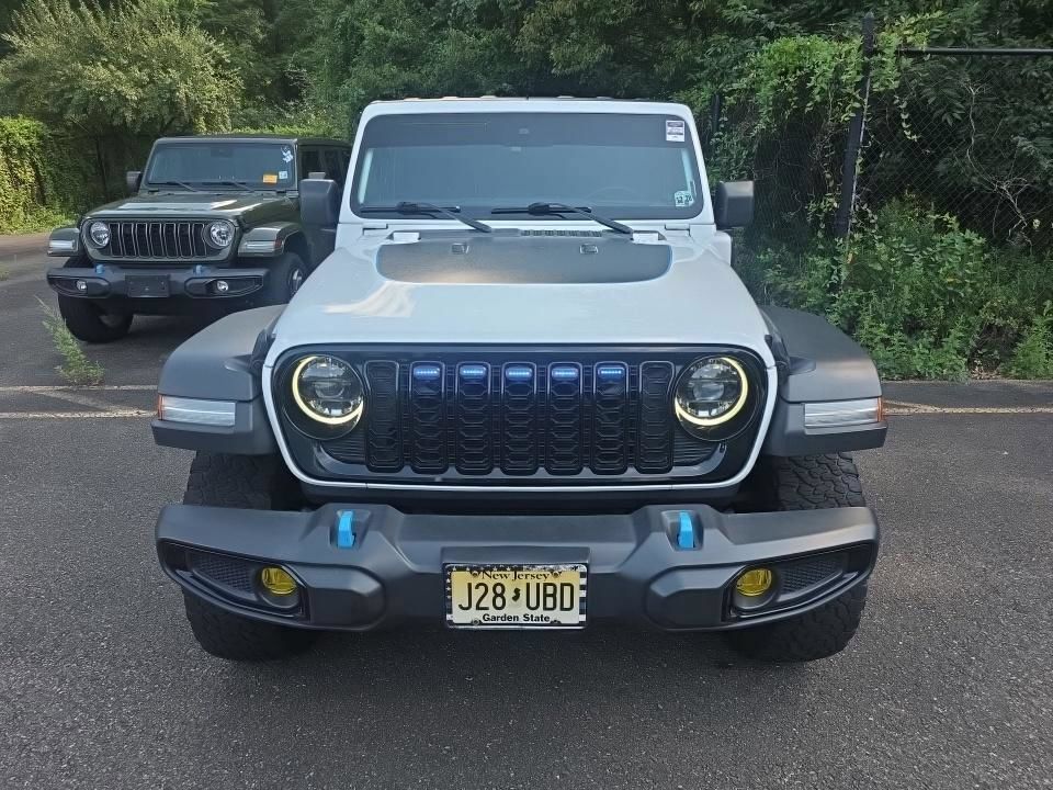 Used 2024 Jeep Wrangler Unlimited AWD/4WD image 2