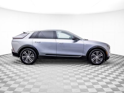 Used 2024 Cadillac Lyriq Luxury AWD/4WD image 8
