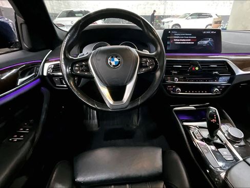 Used 2018 BMW 530e 530e iPerformance image 8