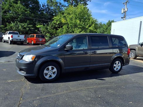 Used 2012 Dodge Grand Caravan SXT FWD image 2