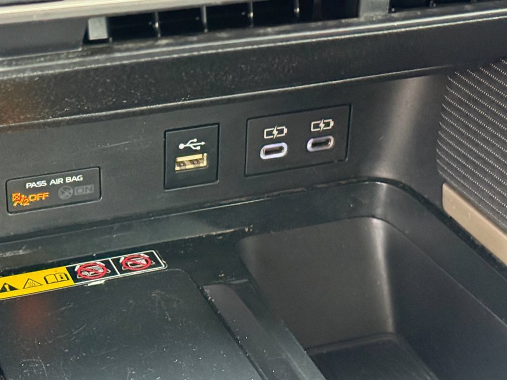 Used 2025 Toyota Camry SE FWD image 32