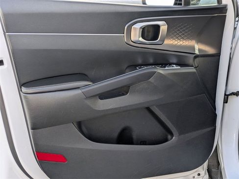 Used 2024 Kia Sorento S image 11