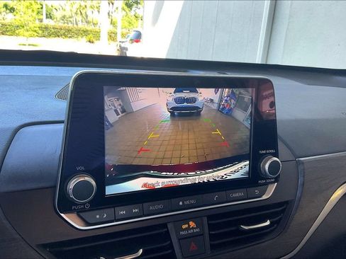 Used 2025 Nissan Altima 2.5 SV FWD image 12