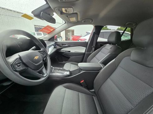 Used 2025 Chevrolet Trax LT FWD image 12