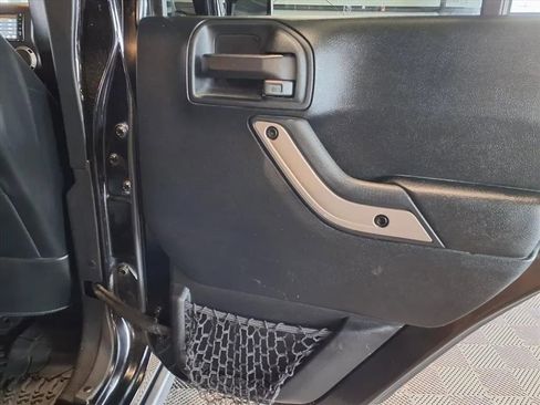 Used 2017 Jeep Wrangler Unlimited Sahara AWD/4WD image 11