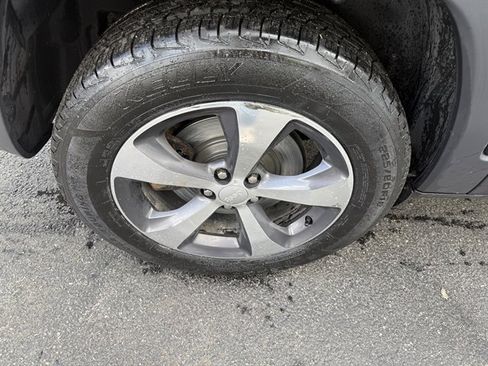 Used 2019 Jeep Cherokee Limited AWD/4WD image 32