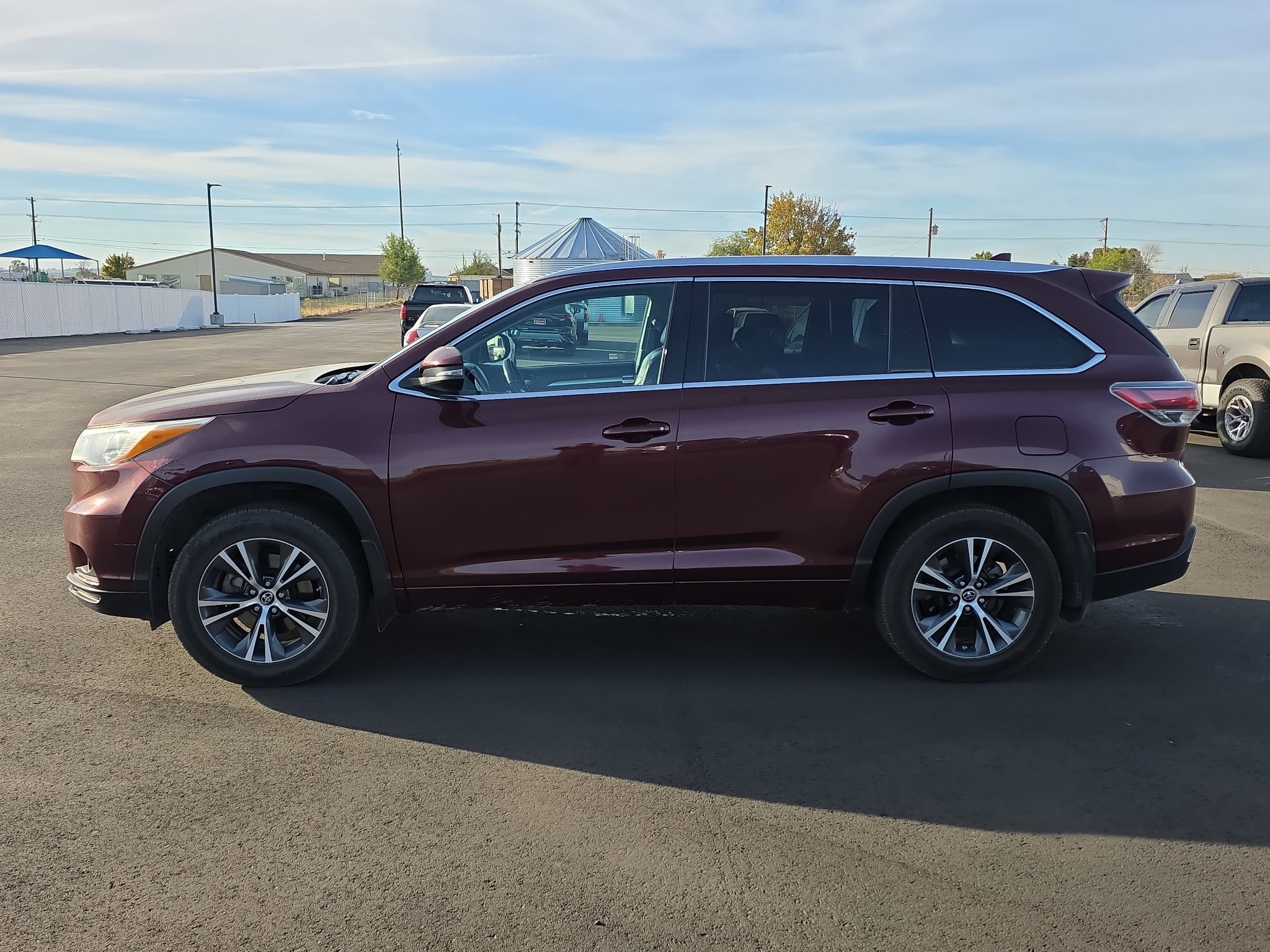Used 2016 Toyota Highlander XLE AWD/4WD image 4