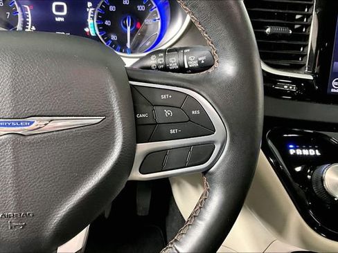 Used 2020 Chrysler Pacifica Touring-L Plus image 11