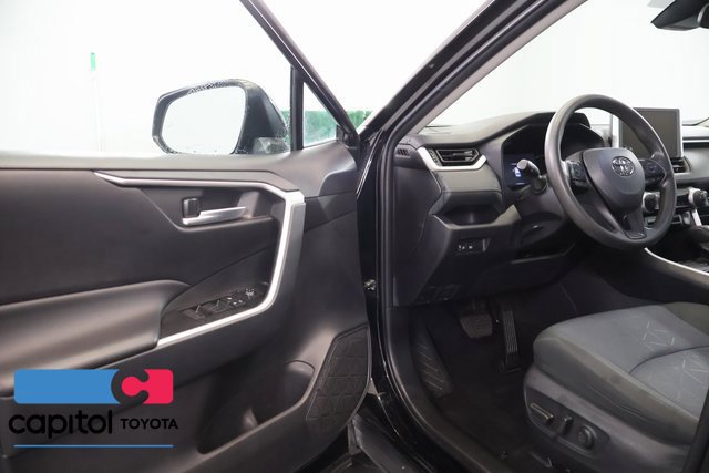 Used 2025 Toyota RAV4 XLE AWD/4WD image 8