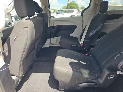 Used 2023 Chrysler Voyager LX image 14