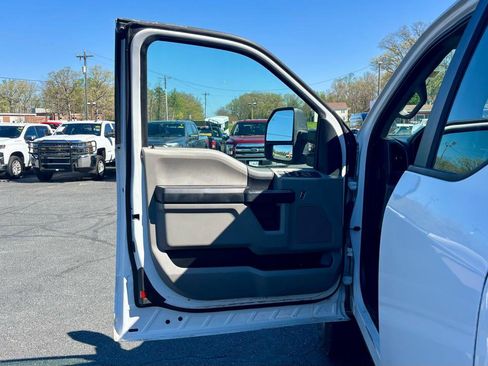 Used 2018 Ford F250 XL w/ Power Equipment Group image 11