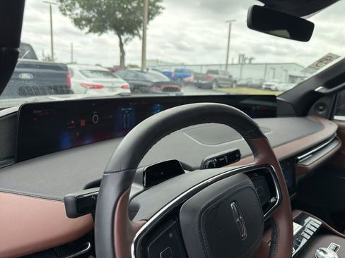 Used 2025 Lincoln Navigator Reserve image 20