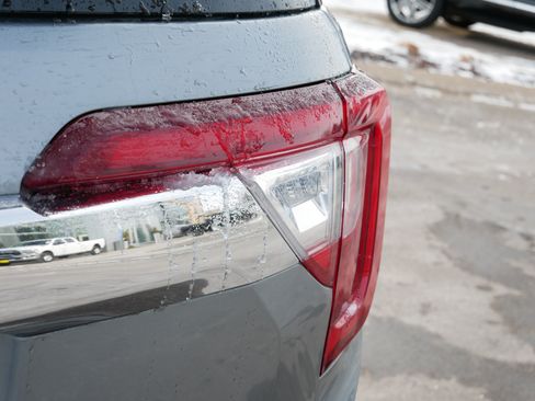 Used 2023 GMC Acadia SLT image 17