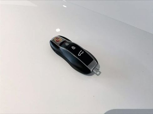 Used 2026 Porsche Macan AWD/4WD image 35