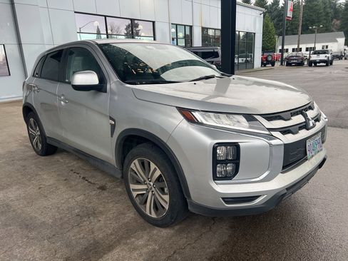 Used 2023 Mitsubishi Outlander Sport ES image 1