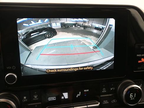 Used 2023 Toyota Highlander XLE AWD/4WD image 33
