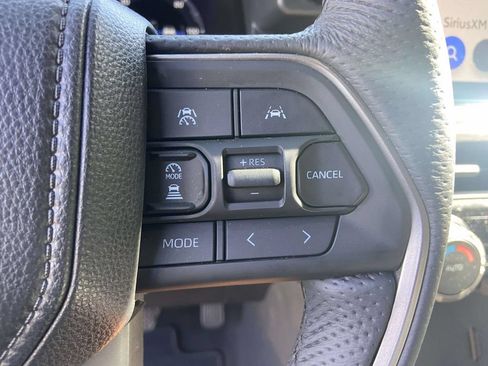 Used 2025 Toyota Tacoma TRD Off-Road AWD/4WD image 32