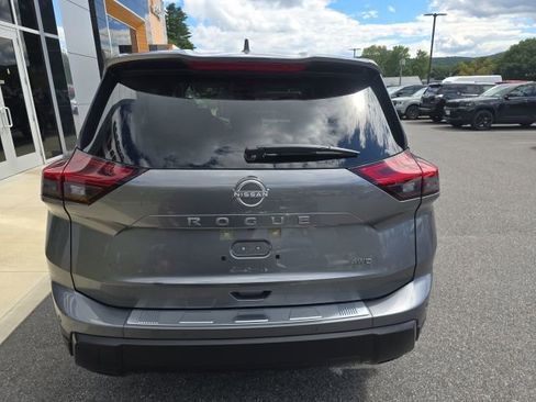 Used 2025 Nissan Rogue SV image 5
