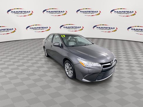 Used 2017 Toyota Camry XLE w/ Moonroof Package FWD image 2