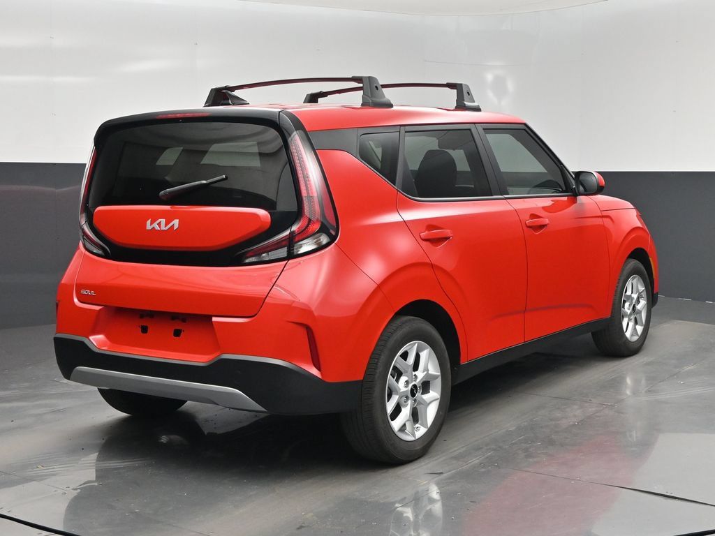 Used 2025 Kia Soul LX w/ LX Technology Package FWD image 28