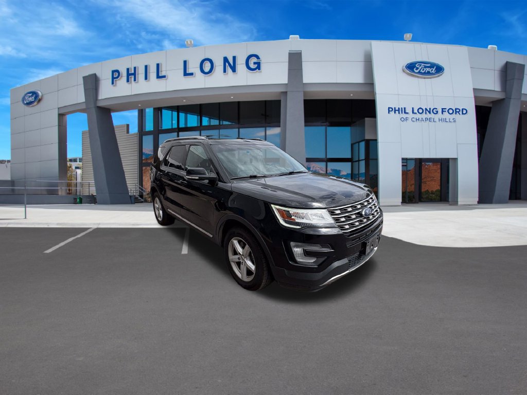 Used 2017 Ford Explorer XLT w/ Equipment Group 202A AWD/4WD image 8