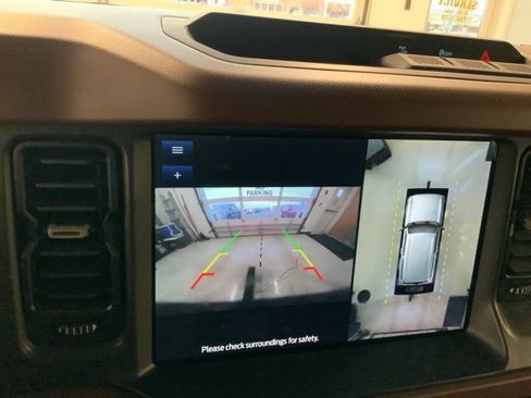 Used 2024 Ford Bronco Outer Banks image 2