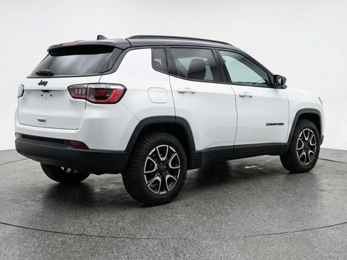 Used 2025 Jeep Compass Trailhawk w/ Trailer Tow Group AWD/4WD image 9
