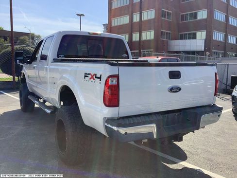 Used 2011 Ford F250 Lariat w/ Lariat Interior Pkg image 3