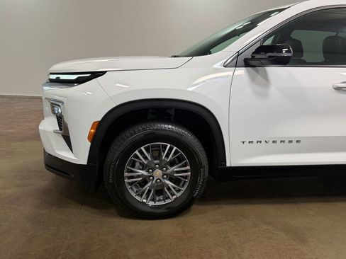 Used 2026 Chevrolet Traverse LT AWD/4WD image 37