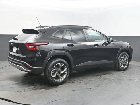 New 2026 Chevrolet Trax LT w/ Driver Confidence Package FWD image 9