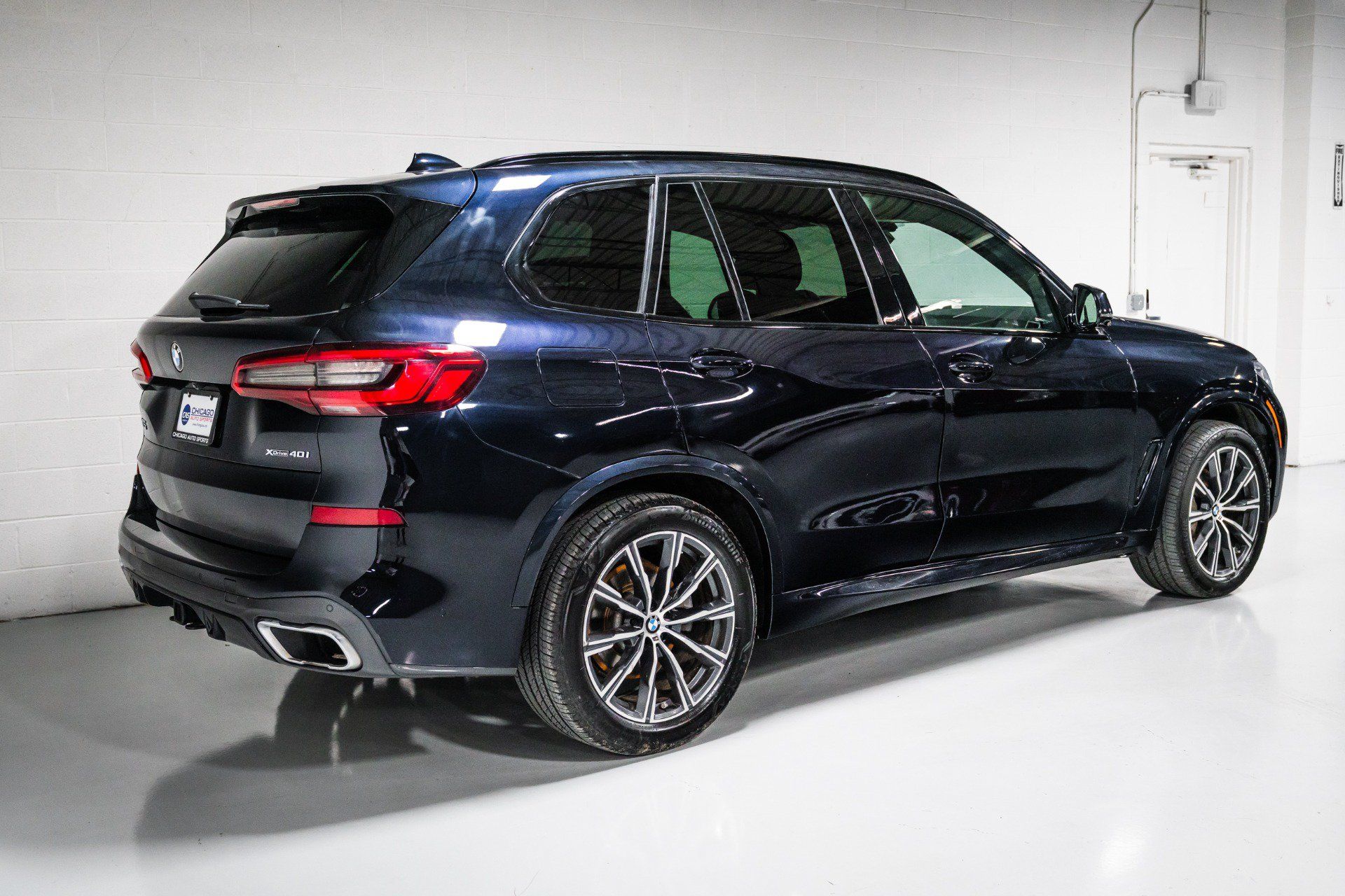 Used 2019 BMW X5 xDrive40i w/ M Sport Package AWD/4WD image 3