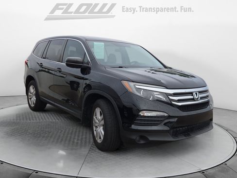 Used 2018 Honda Pilot LX image 1