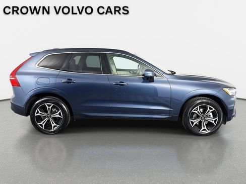 Used 2022 Volvo XC60 B5 Momentum w/ Climate Package image 5