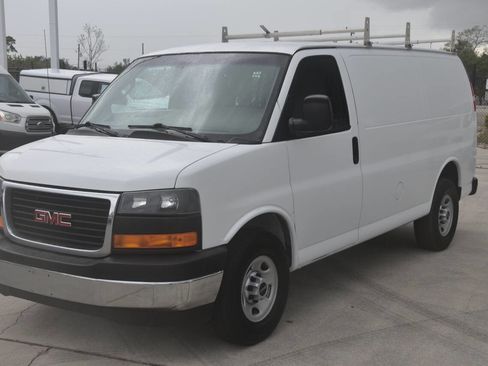 Used 2017 GMC Savana 2500 image 3