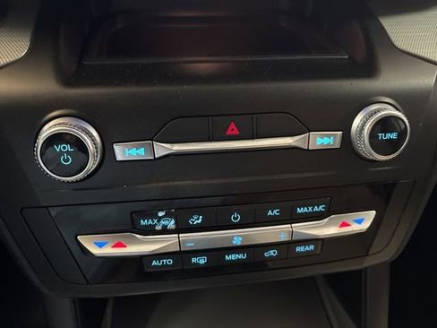 Used 2020 Ford Explorer XLT w/ Equipment Group 202A image 21