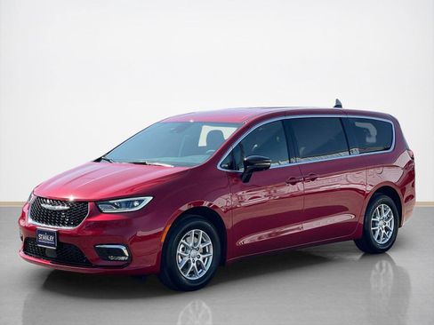 New 2026 Chrysler Pacifica Select image 3