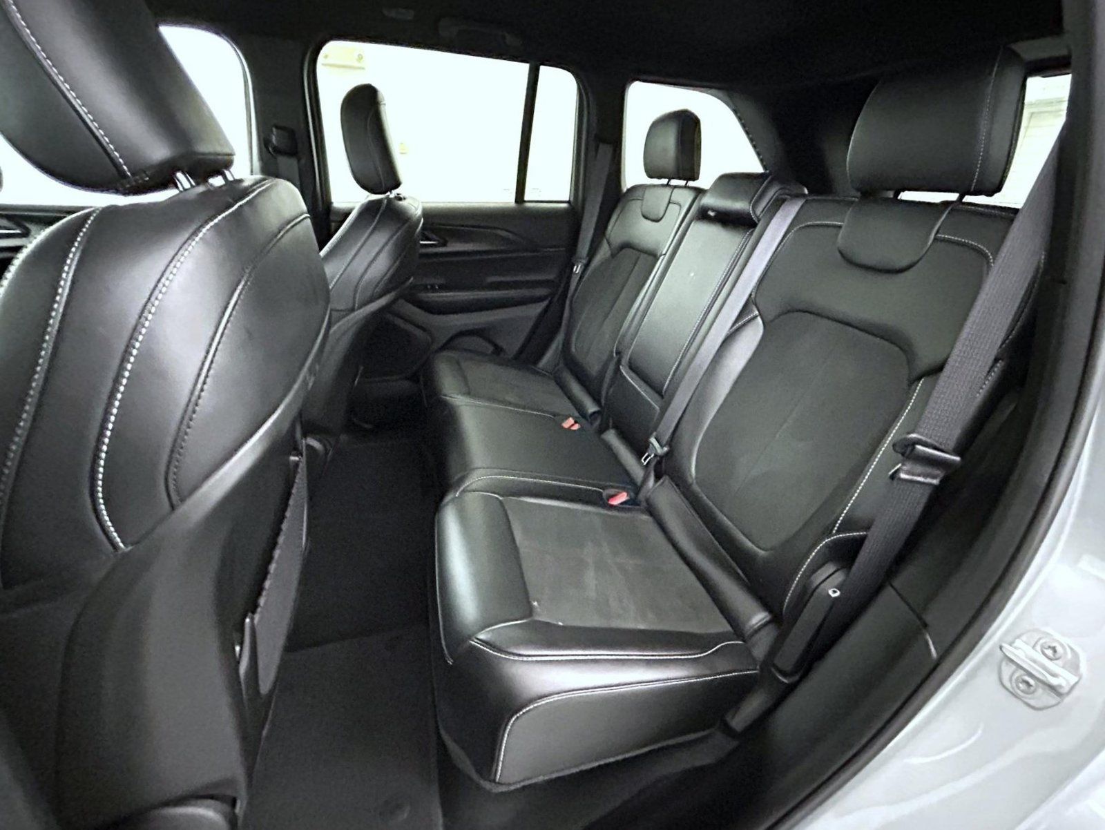 Certified 2025 Jeep Grand Cherokee Altitude AWD/4WD image 19