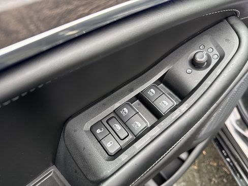 New 2025 Jeep Grand Cherokee Overland image 23