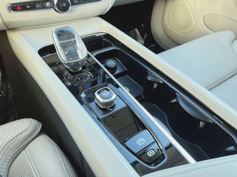 Used 2023 Volvo XC60 B5 Ultimate w/ Climate Package image 22