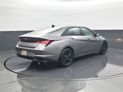 Used 2022 Hyundai Elantra SEL w/ Convenience Package FWD image 5