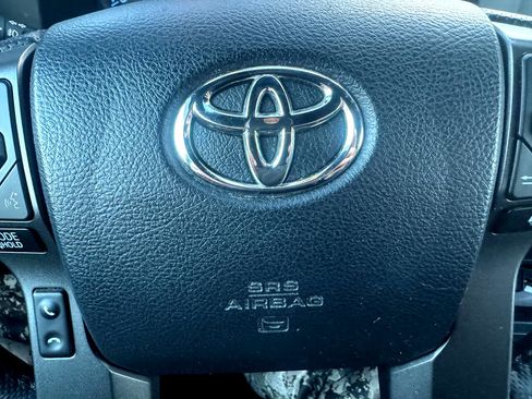 Used 2016 Toyota Tacoma SR5 image 18