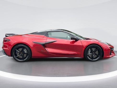 Used 2025 Chevrolet Corvette E-Ray w/ Stealth Interior Trim Package AWD/4WD image 3